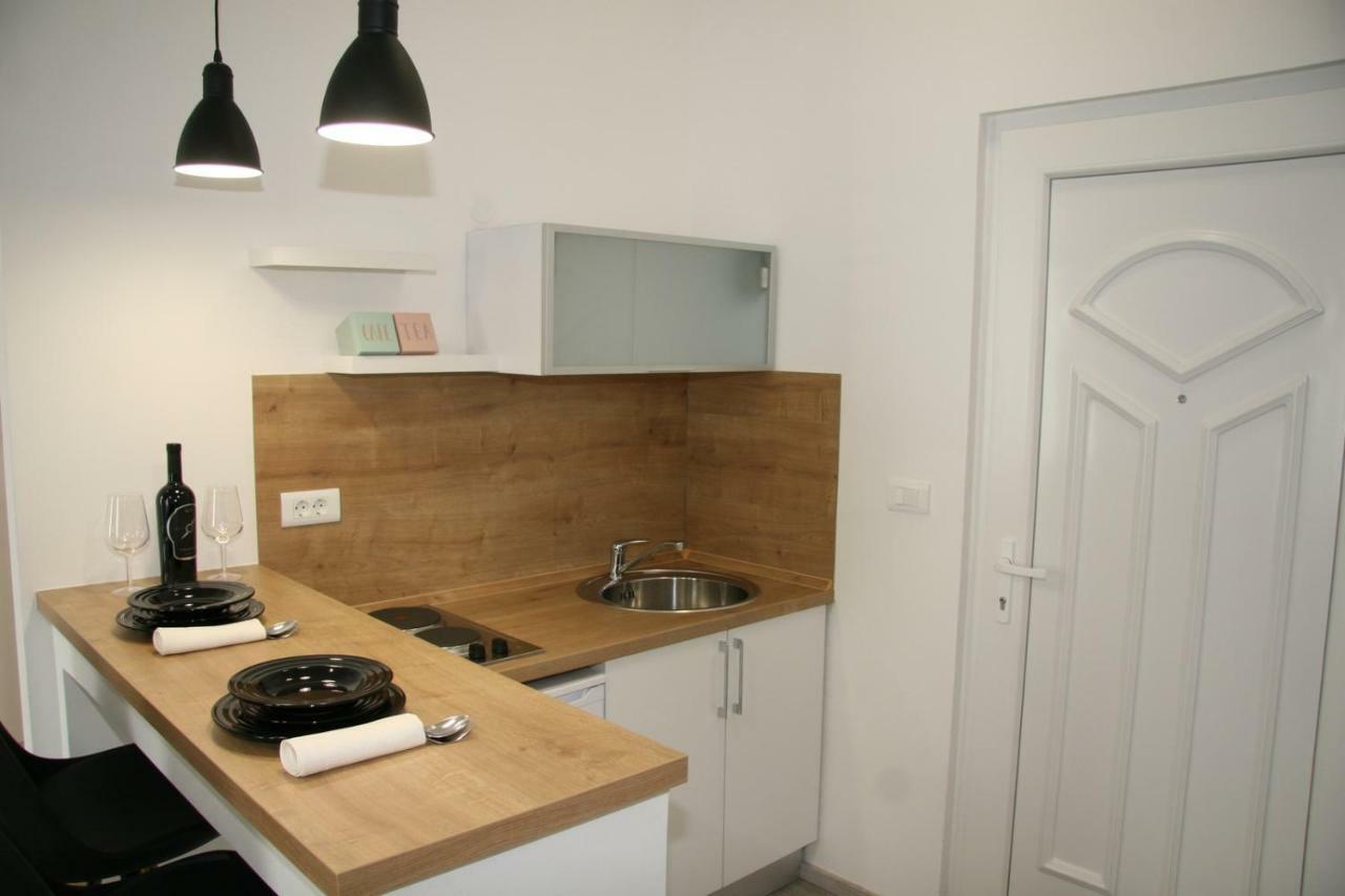 Stylish Apartment In City Center Pula Exteriör bild