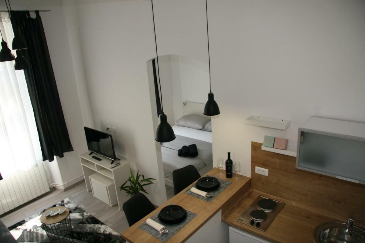 Stylish Apartment In City Center Pula Exteriör bild