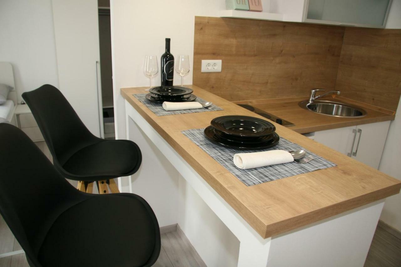 Stylish Apartment In City Center Pula Exteriör bild