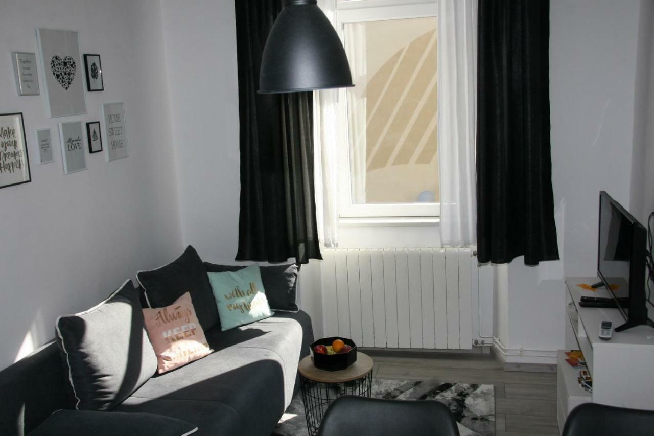 Stylish Apartment In City Center Pula Exteriör bild
