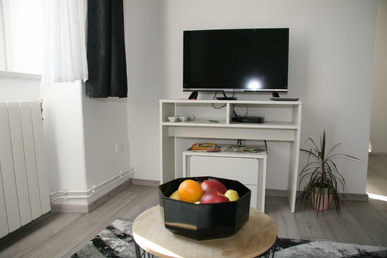 Stylish Apartment In City Center Pula Exteriör bild