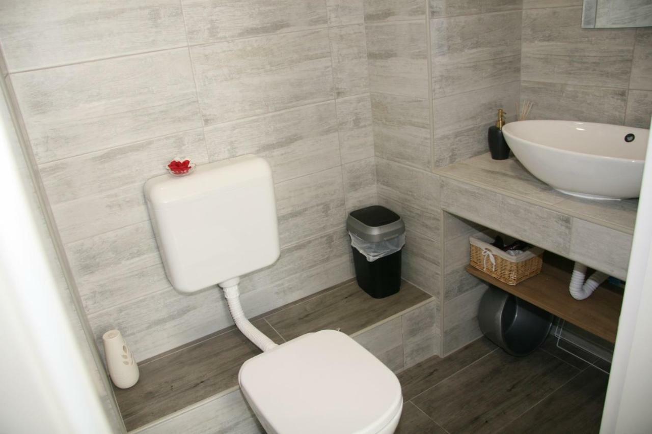 Stylish Apartment In City Center Pula Exteriör bild